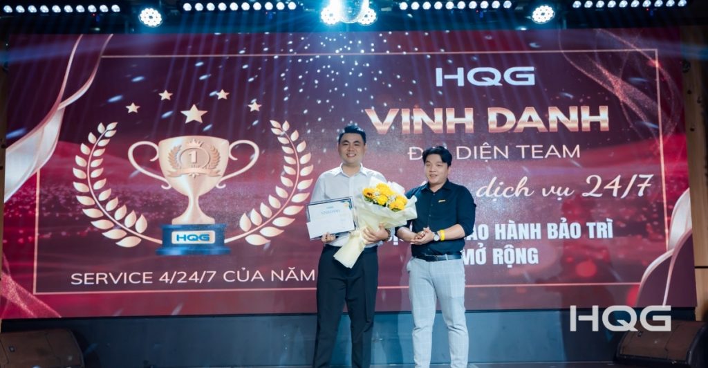 Anh Nguyễn Tuấn Ngọc - Trưởng Phòng Kỹ Thuật đã được vinh danh giải Service 4/24/7 của năm